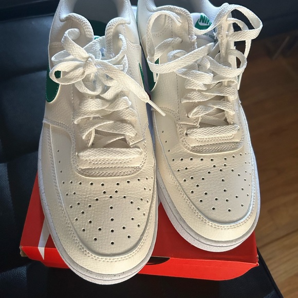 Nikes - Picture 2 of 6